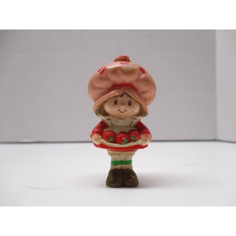 Vintage 1981 Strawberry Shortcake with Berries in Apron Miniature PVC Figure